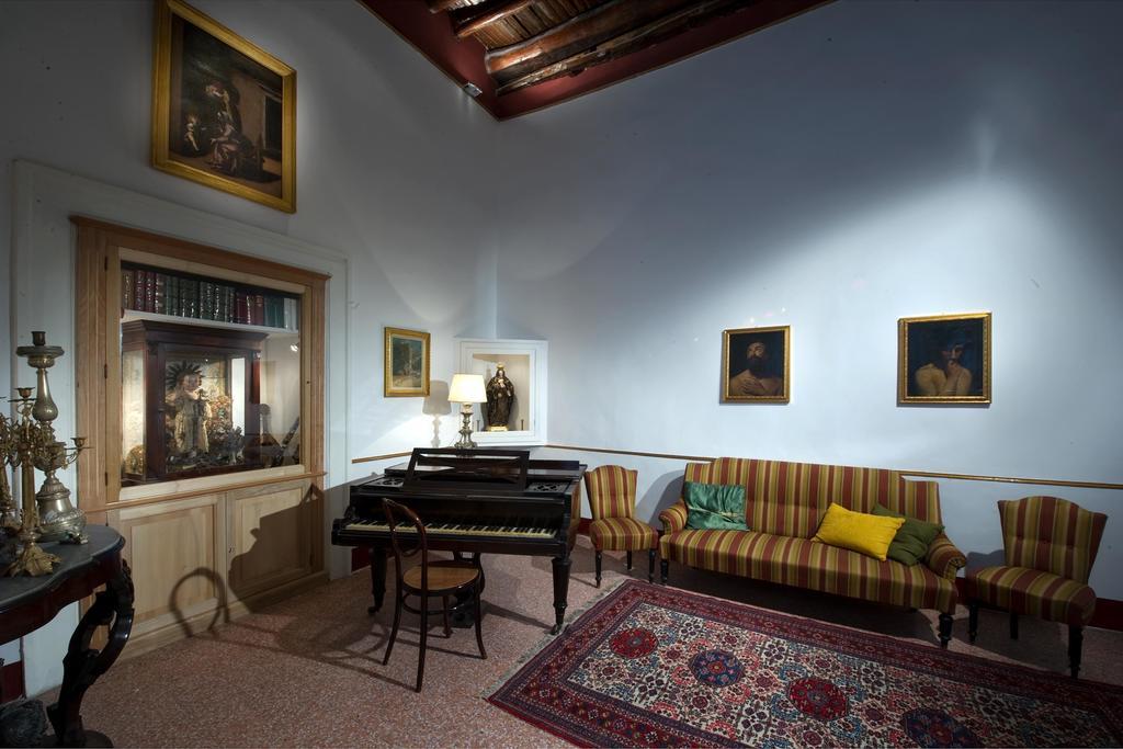 Appartamento Domus Decumana a Palazzo Petrucci Napoli Camera foto